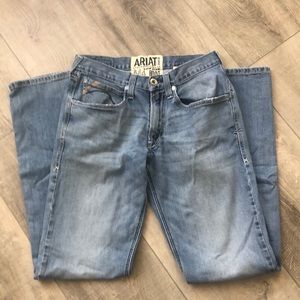 Men’s ARIATS M4 LOW RISE BOOT. Size 31x36. In excellent condition